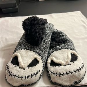NIGHTMARE BEFORE CHRISTMAS SLIPPER SOCKS - NWTO